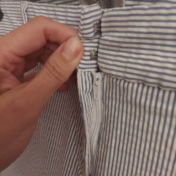 DALIA Seersucker Pinstriped Cropped Mid Rise Pants - Picture 3 of 11